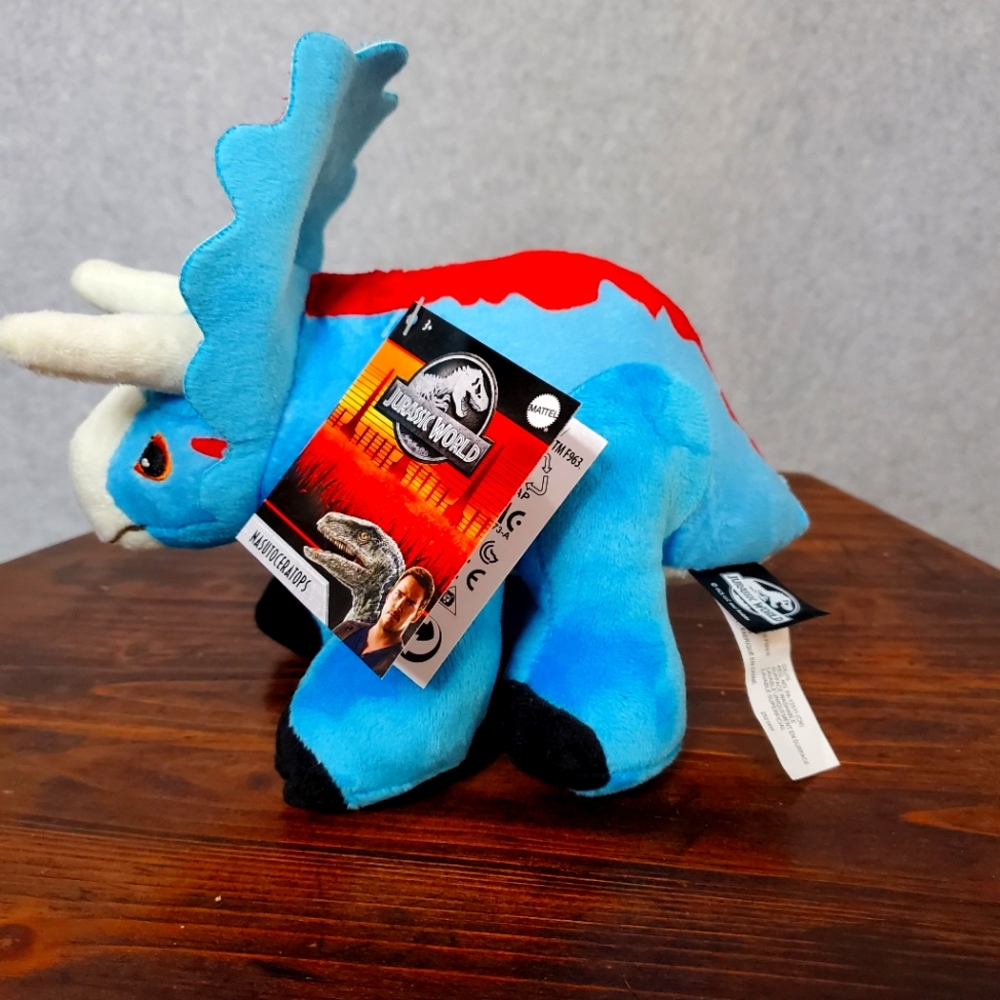 Jurassic World Dominion Plush Stuffed Animal - NASUTOCERATOPS (8 inch)
